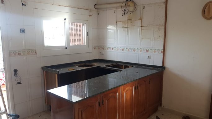 cocina oscura antes